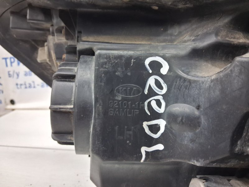 Фара левая галоген Рестайлинг Ceed 2006-2012 ED 1.6 diesel D4FB
