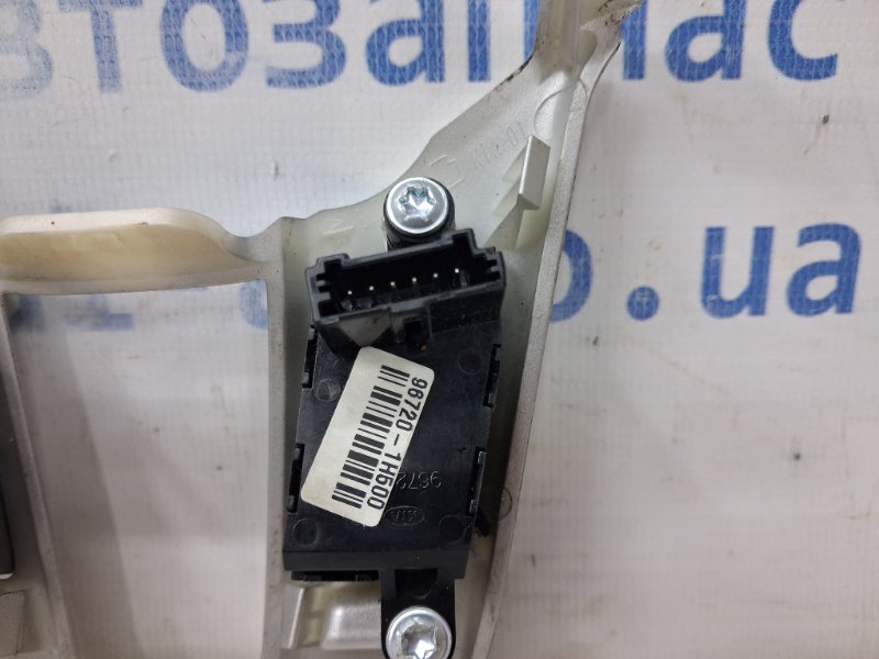 Кнопки руля Kia Ceed ED 1.6 diesel D4FB