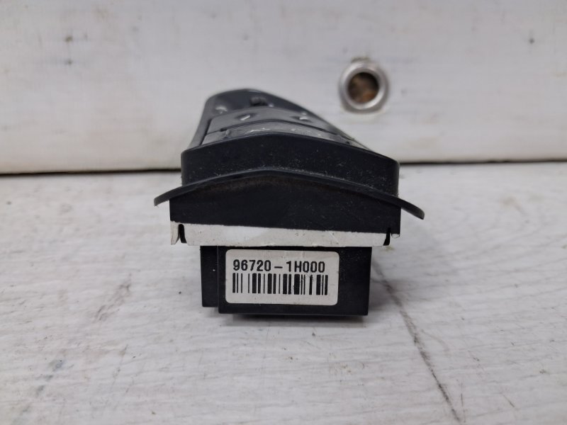 Кнопки руля Kia Ceed ED 1.6 diesel D4FB