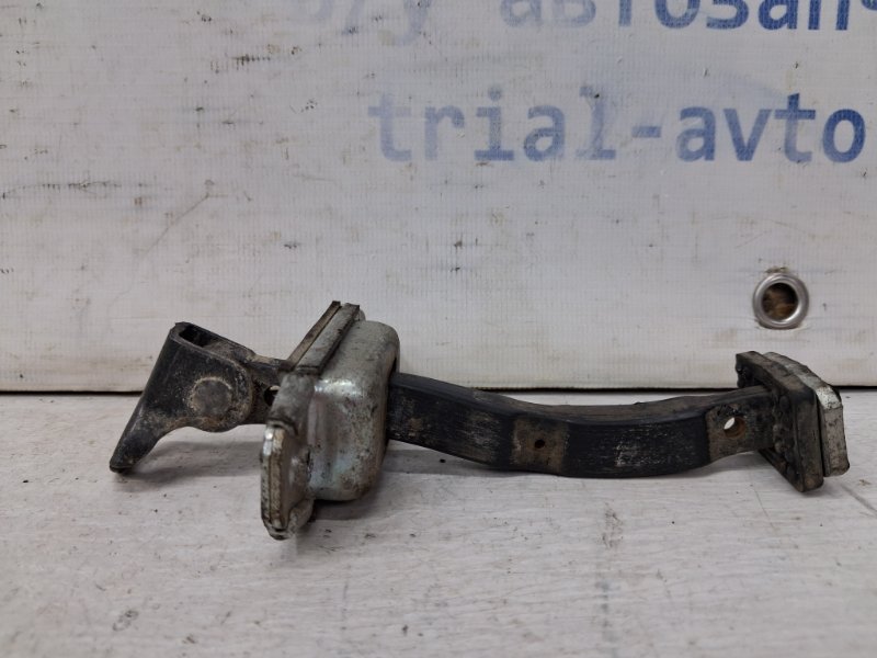 Ограничитель двери задний левый Kia Ceed 2006-2012 ED 1.6 diesel D4FB 794801H000 Б/У