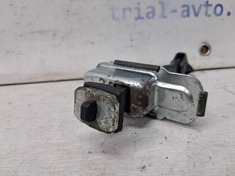 Ограничитель двери передний правый Ceed 2006-2012 ED 1.6 diesel D4FB Ограничитель двери передний правый Ceed 2006-2012 ED 1.6 diesel D4FB