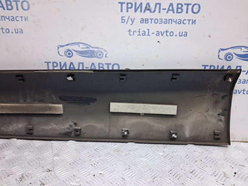 Накладка двери передняя правая Tucson 2004-2009 JM 2.0 diesel D4EA Накладка двери передняя правая Tucson 2004-2009 JM 2.0 diesel D4EA