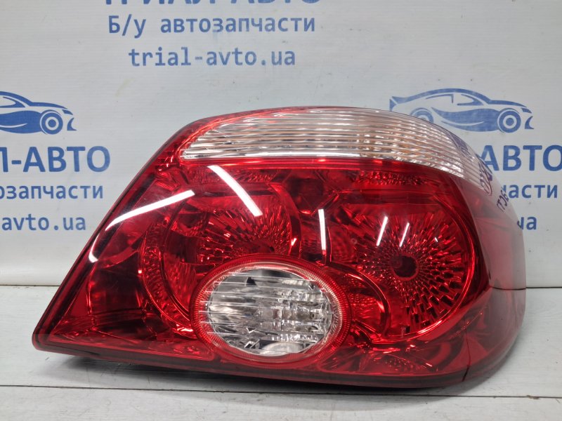 Фонарь задний внешний правый Mitsubishi Outlander 2003-2006 cu 2.4 бензин 4G69 8330A048 Б/У