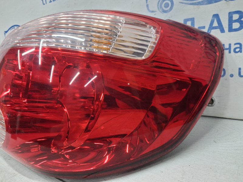 Фонарь задний внешний правый Mitsubishi Outlander cu 2.4 бензин 4G69