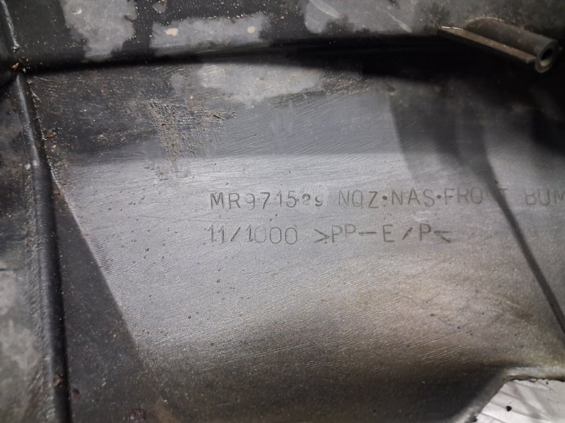 Бампер передний Outlander 2003-2006 cu 2.4 бензин 4G69