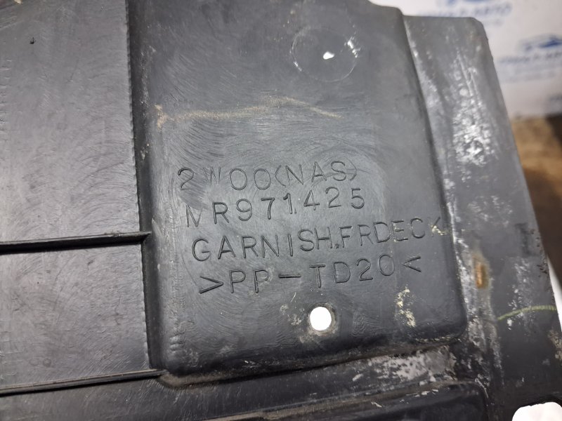 Дефлектор дворников Outlander 2003-2006 cu 2.4 бензин 4G69