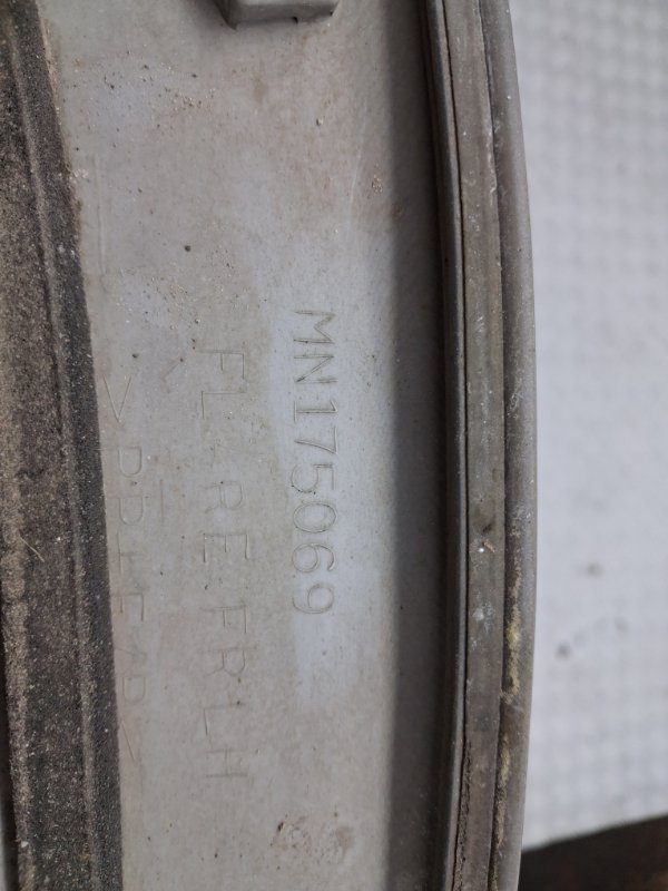 Накладка крыла передняя левая Outlander 2003-2006 CU 2.4 бензин 4G69 Накладка крыла передняя левая Outlander 2003-2006 CU 2.4 бензин 4G69