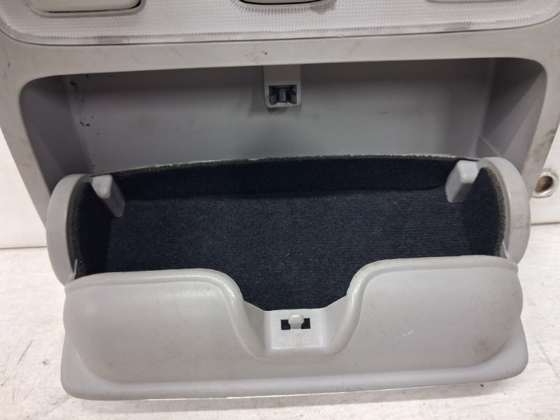 Плафон передний Tucson 2004-2009 JM 2.0 diesel D4EA Плафон передний Tucson 2004-2009 JM 2.0 diesel D4EA