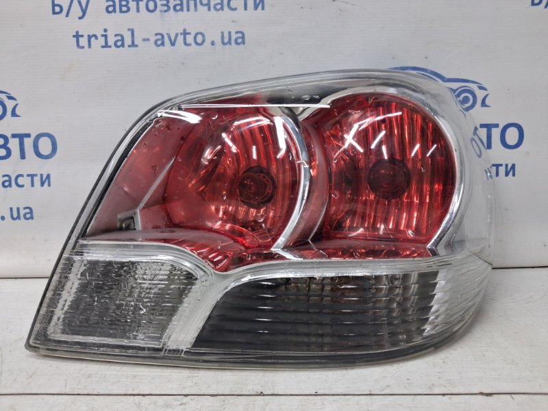 Фонарь задний внешний правый Mitsubishi Outlander 2003-2006 cu 2.4 бензин 4G69 8330A050 Б/У
