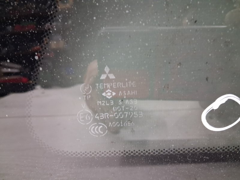 Стекло в кузов заднее правое Outlander 2003-2006 cu 2.4 бензин 4G69 Стекло в кузов заднее правое Outlander 2003-2006 cu 2.4 бензин 4G69