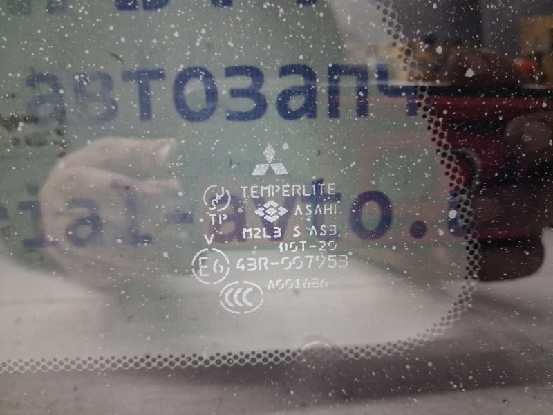 Стекло в кузов заднее левое Outlander 2003-2006 cu 2.4 бензин 4G69