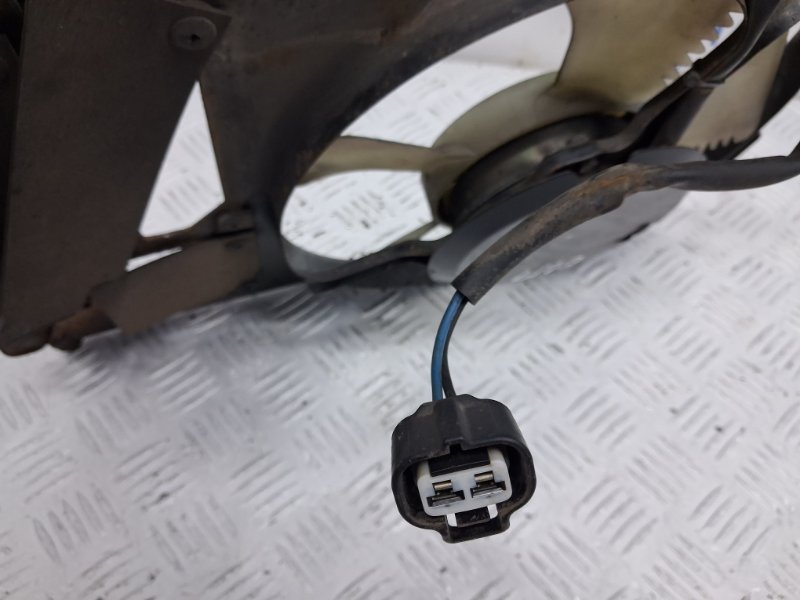 Диффузор с вентилятором радиатора Outlander 2003-2006 cu 2.4 бензин 4G69