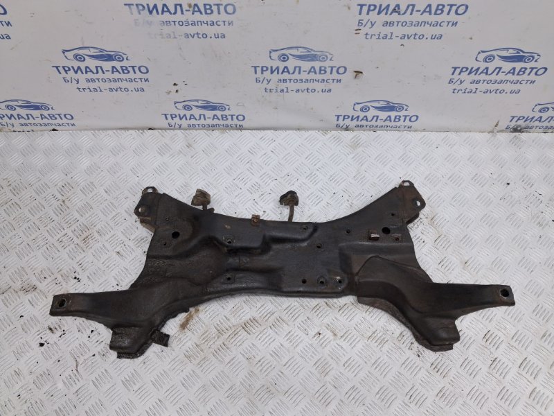 Балка передней подвески Outlander 2003-2006 cu 2.4 бензин 4G69