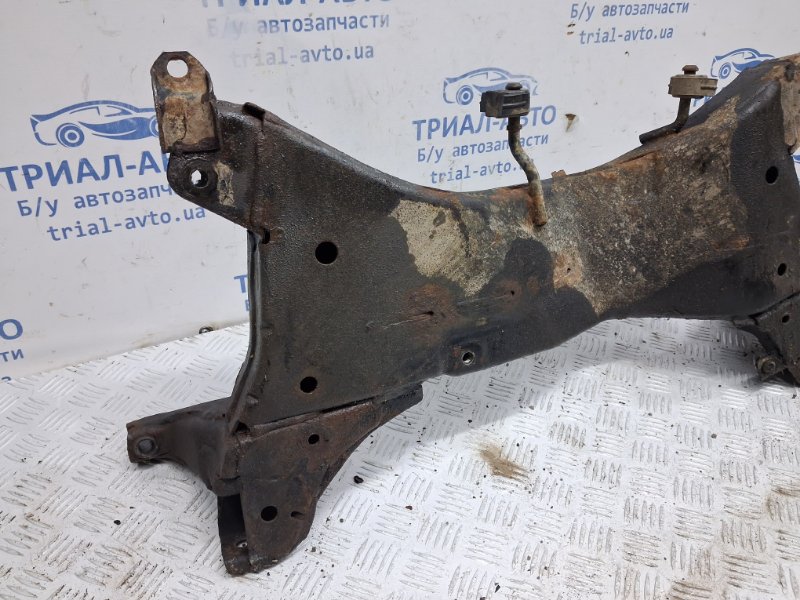 Балка передней подвески Outlander 2003-2006 cu 2.4 бензин 4G69