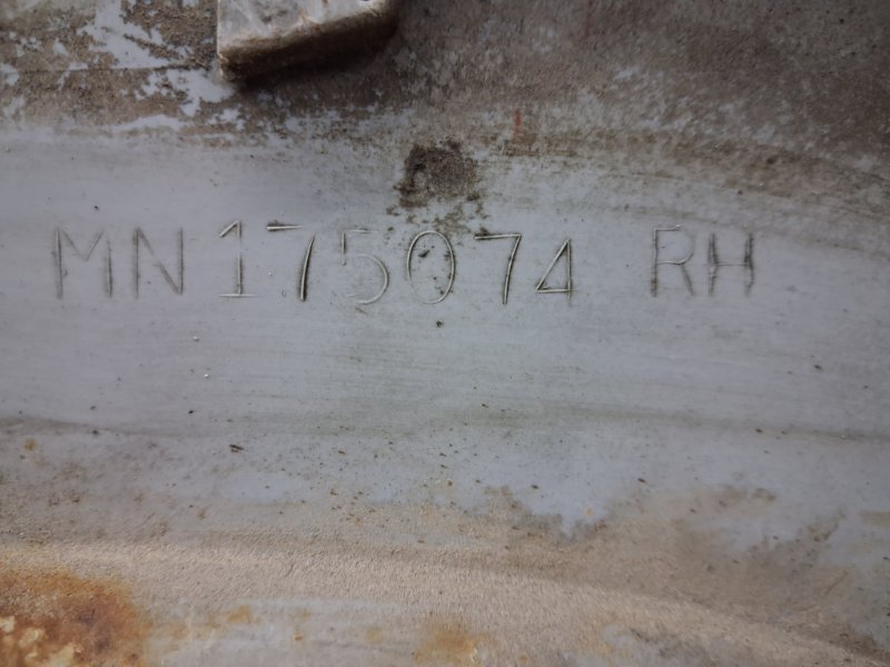 Накладка двери задняя правая Outlander 2003-2006 cu 2.4 бензин 4G69 Накладка двери задняя правая Outlander 2003-2006 cu 2.4 бензин 4G69