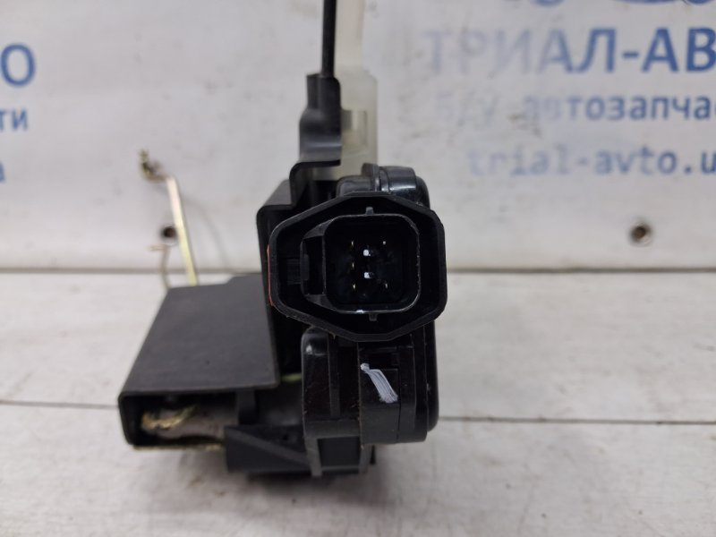 Замок двери передний правый Tucson 2004-2009 JM 2.0 diesel D4EA Замок двери передний правый Tucson 2004-2009 JM 2.0 diesel D4EA