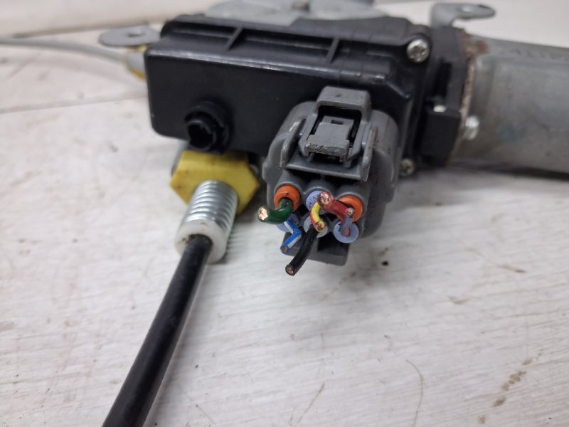 Стеклоподъемник передний правый Mitsubishi Outlander CU 2.4 бензин 4G69 Стеклоподъемник передний правый Mitsubishi Outlander CU 2.4 бензин 4G69