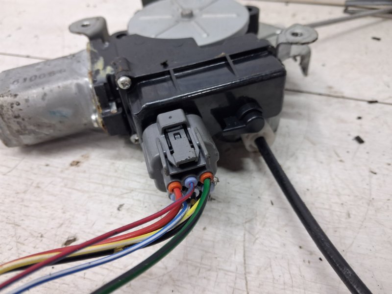 Стеклоподъемник задний правый Mitsubishi Outlander cu 2.4 бензин 4G69