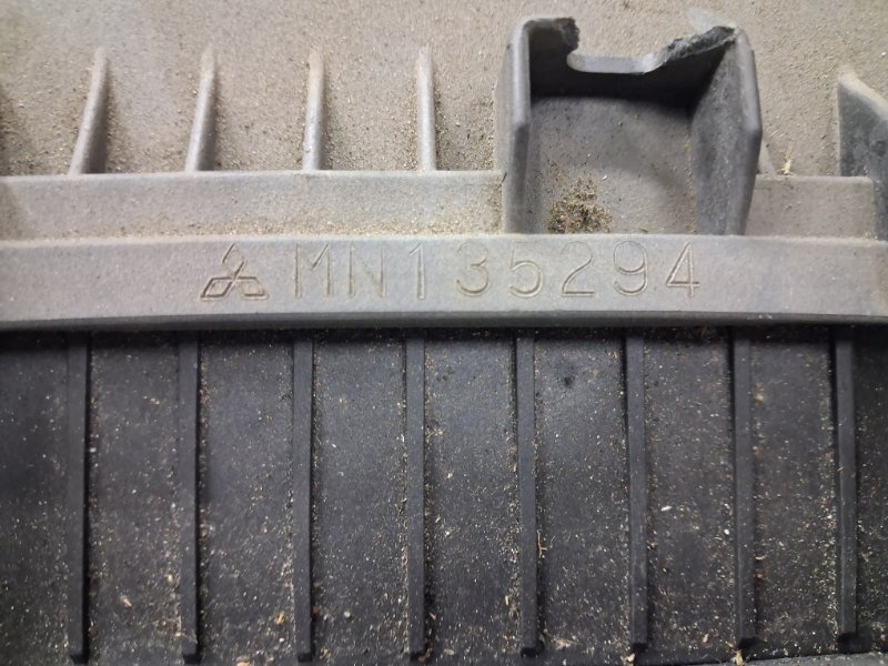 Корпус воздушного фильтра Outlander 2003-2006 cu 2.4 бензин 4G69