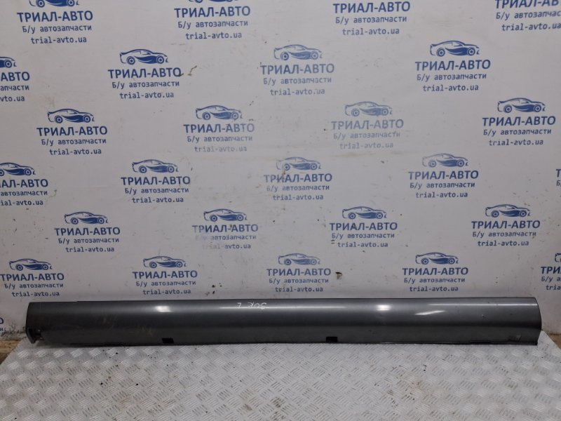 Запчасть накладка порога внешняя левая Kia Sorento 2002-2011 BL 2.5 diesel D4CB 877703E500 Б/У Накладка порога внешняя левая Kia Sorento 2002-2011 BL 2.5 diesel D4CB 877703E500 Б/У
