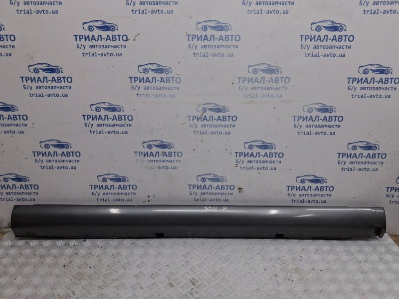Запчасть накладка порога внешняя правая Kia Sorento 2002-2011 BL 2.5 diesel D4CB 877723E500 Б/У Накладка порога внешняя правая Kia Sorento 2002-2011 BL 2.5 diesel D4CB 877723E500 Б/У