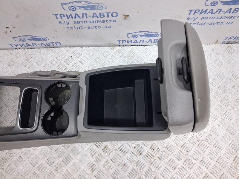 Подлокотник Sorento 2002-2011 BL 2.5 diesel D4CB