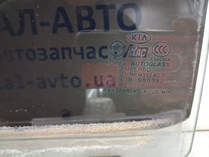 Стекло двери заднее левое Kia Sorento BL 2.5 diesel D4CB