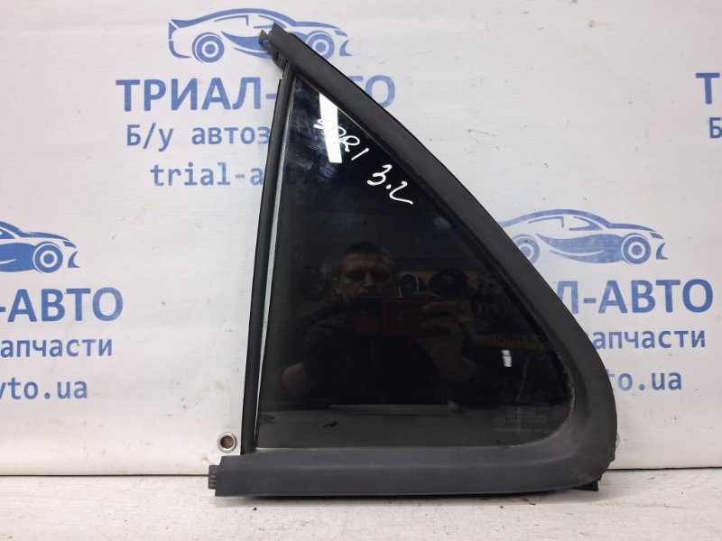 Стекло двери задней правой (форточка) Kia Sorento 2002-2011 BL 2.5 diesel D4CB 835713E030 Б/У