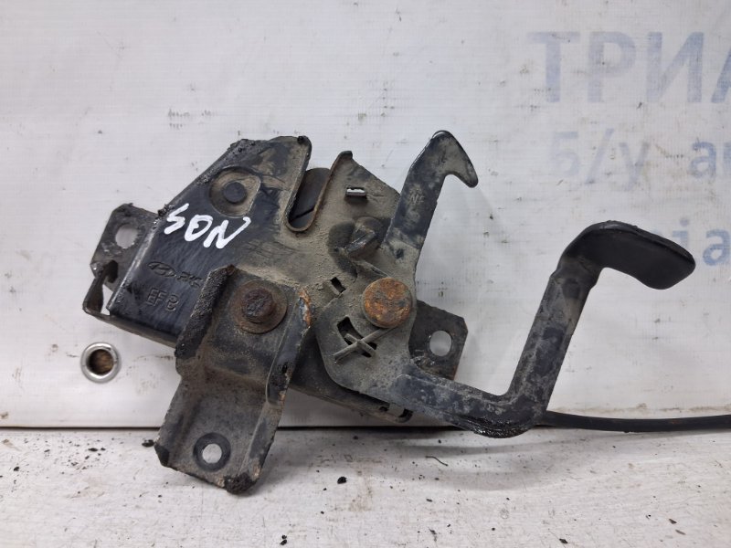 Запчасть замок капота Hyundai Sonata 2004-2010 NF 2.4 бензин G4KC 811303K000 Б/У Замок капота Hyundai Sonata 2004-2010 NF 2.4 бензин G4KC 811303K000 Б/У