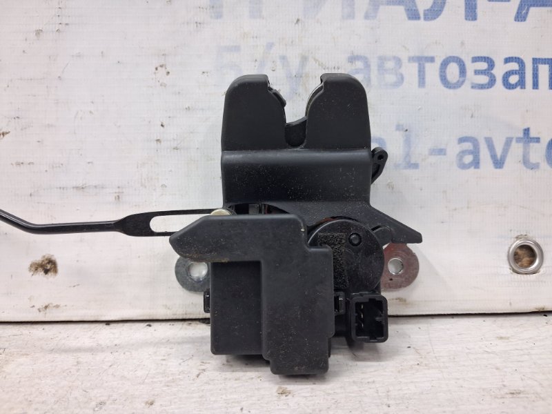 Запчасть замок крышки багажника Hyundai Sonata 2004-2010 NF 2.4 бензин G4KC 812303K001 Б/У Замок крышки багажника Hyundai Sonata 2004-2010 NF 2.4 бензин G4KC 812303K001 Б/У