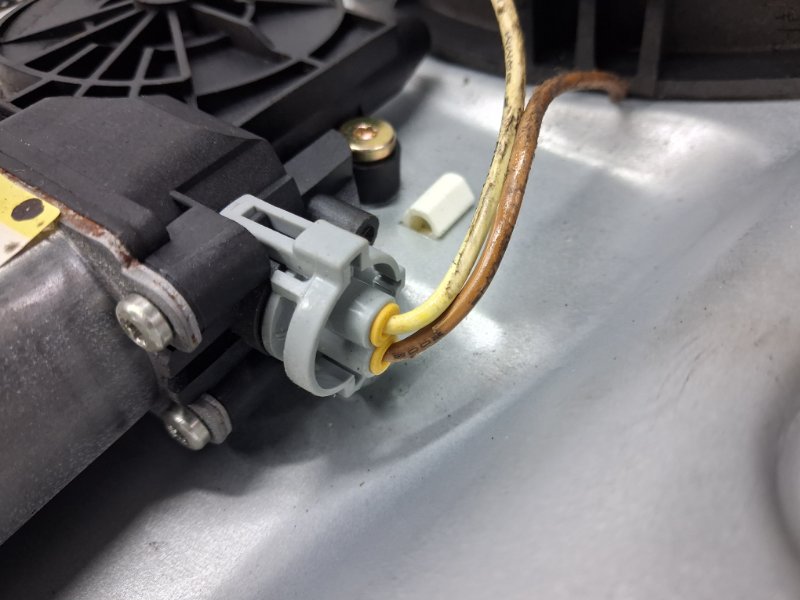 Стеклоподъемник задний правый Hyundai Sonata NF 2.4 бензин G4KC Стеклоподъемник задний правый Hyundai Sonata NF 2.4 бензин G4KC