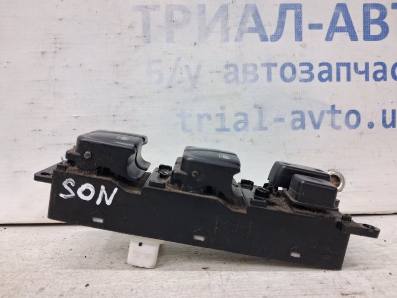 Блок управления стеклоподъемниками Sonata 2004-2010 NF 2.4 бензин G4KC Блок управления стеклоподъемниками Sonata 2004-2010 NF 2.4 бензин G4KC
