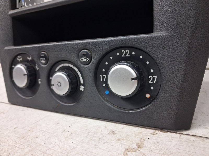 Блок управления кондиционером Outlander 2003-2006 cu 2.4 бензин 4G69