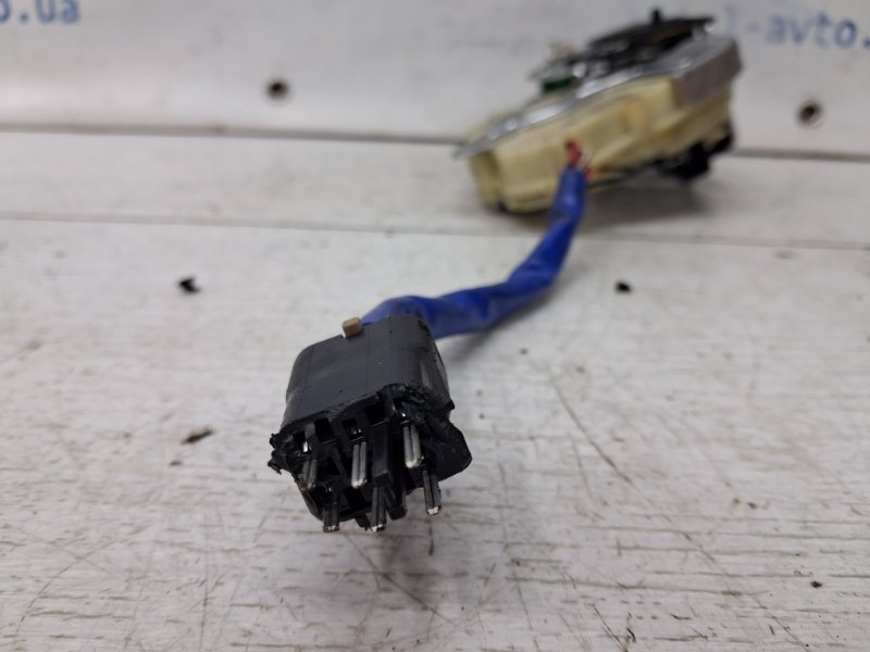 Замок двери задний правый Sorento 2002-2011 BL 2.5 diesel D4CB Замок двери задний правый Sorento 2002-2011 BL 2.5 diesel D4CB