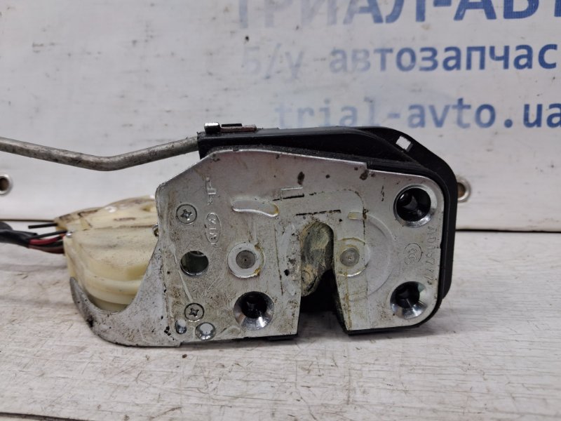 Замок двери передний левый Sorento 2002-2011 BL 2.5 diesel D4CB Замок двери передний левый Sorento 2002-2011 BL 2.5 diesel D4CB