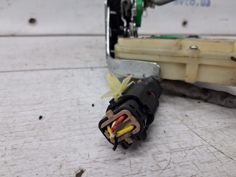 Замок двери передний правый Sorento 2002-2011 BL 2.5 diesel D4CB Замок двери передний правый Sorento 2002-2011 BL 2.5 diesel D4CB