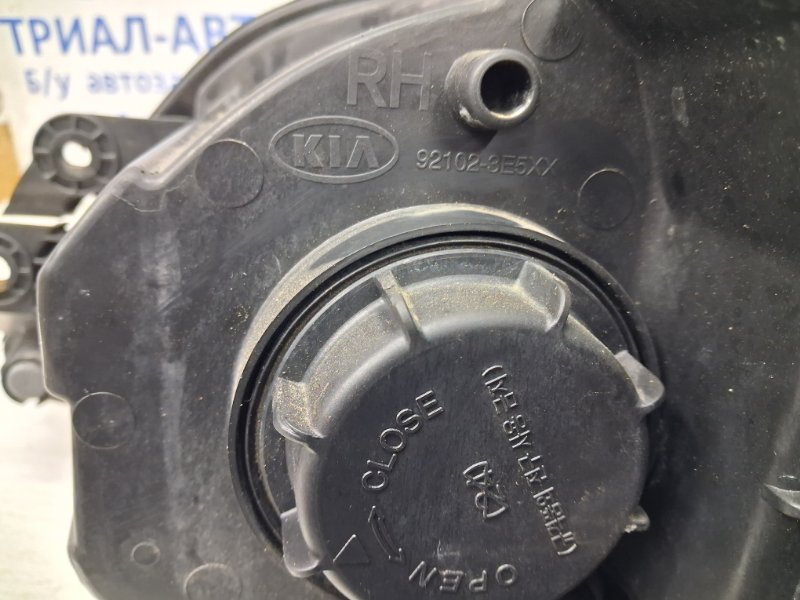 Фара правая галоген Sorento 2002-2011 BL 2.5 diesel D4CB Фара правая галоген Sorento 2002-2011 BL 2.5 diesel D4CB