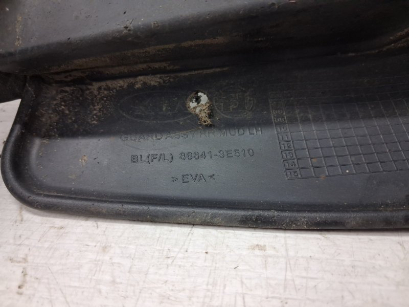 Брызговик задний левый Sorento 2002-2011 BL 2.5 diesel D4CB