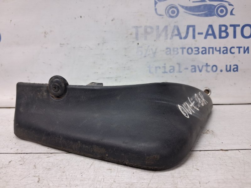 Брызговик задний правый Outlander 2003-2006 cu 2.4 бензин 4G69