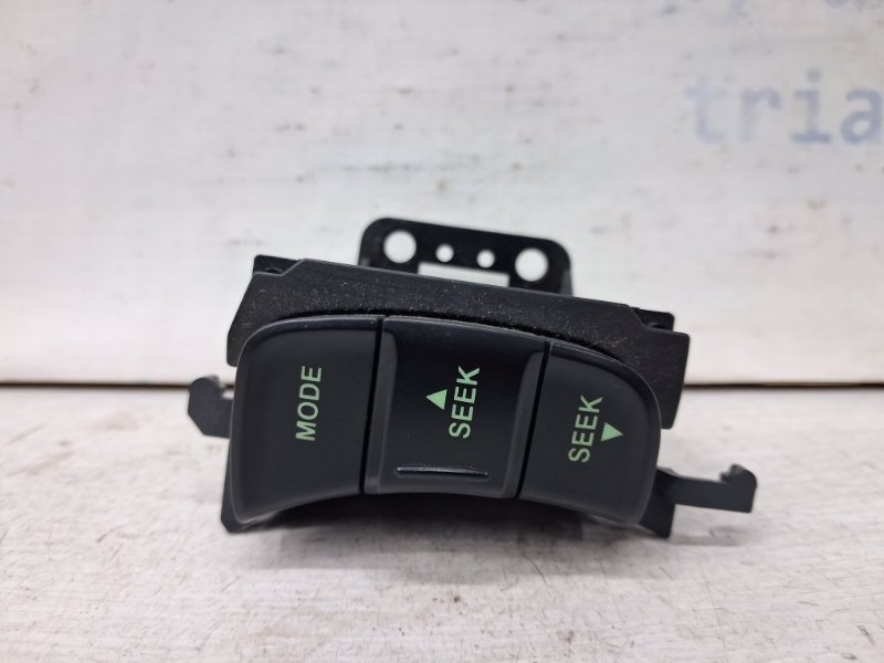 Запчасть кнопки руля Hyundai Sonata 2004-2010 NF 2.4 бензин G4KC 569943K000 Б/У Кнопки руля Hyundai Sonata 2004-2010 NF 2.4 бензин G4KC 569943K000 Б/У