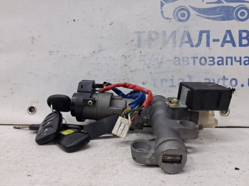 Запчасть замок зажигания Hyundai Sonata 2004-2010 NF 2.4 бензин G4KC 819103K000 Б/У Замок зажигания Hyundai Sonata 2004-2010 NF 2.4 бензин G4KC 819103K000 Б/У