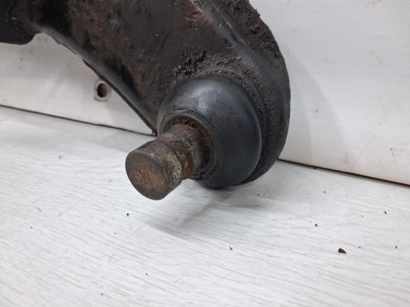 Рычаг правый Outlander 2003-2006 cu 2.4 бензин 4G69