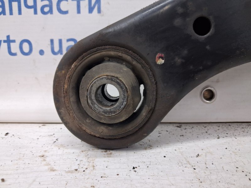 Рычаг правый Outlander 2003-2006 cu 2.4 бензин 4G69