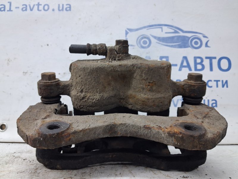 Суппорт передний левый Outlander 2003-2006 cu 2.4 бензин 4G69 Суппорт передний левый Outlander 2003-2006 cu 2.4 бензин 4G69