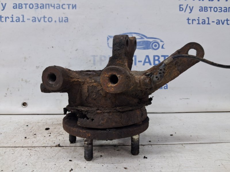 Кулак поворотный правый со ступицей Hyundai Tucson JM 2.0 diesel D4EA Кулак поворотный правый со ступицей Hyundai Tucson JM 2.0 diesel D4EA