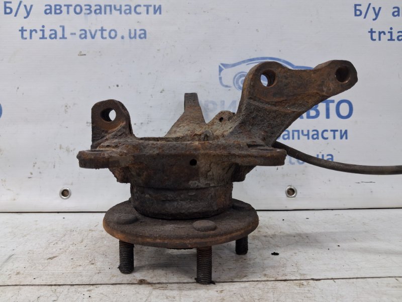 Кулак поворотный левый со ступицей Outlander 2003-2006 cu 2.4 бензин 4G69 Кулак поворотный левый со ступицей Outlander 2003-2006 cu 2.4 бензин 4G69