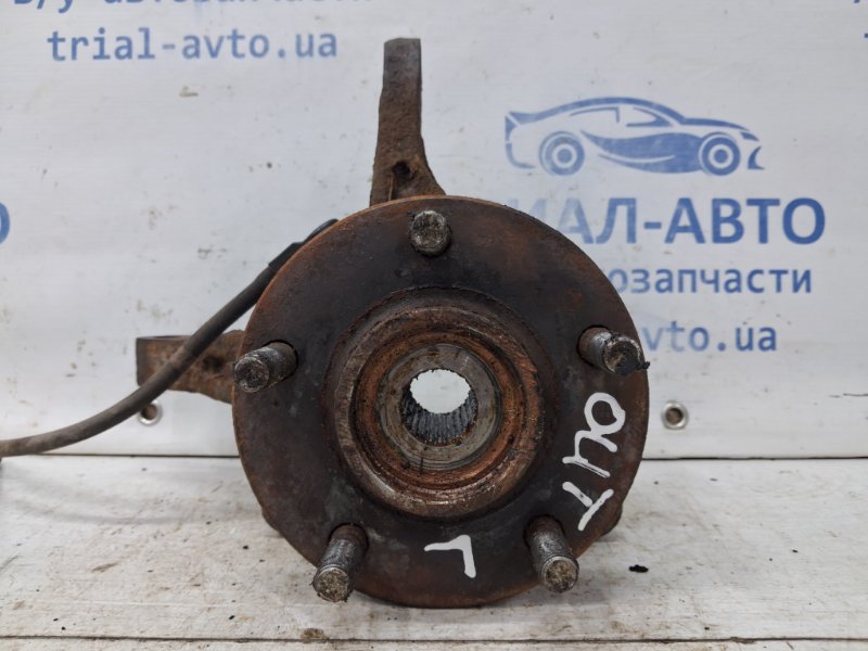 Кулак поворотный левый со ступицей Outlander 2003-2006 cu 2.4 бензин 4G69 Кулак поворотный левый со ступицей Outlander 2003-2006 cu 2.4 бензин 4G69