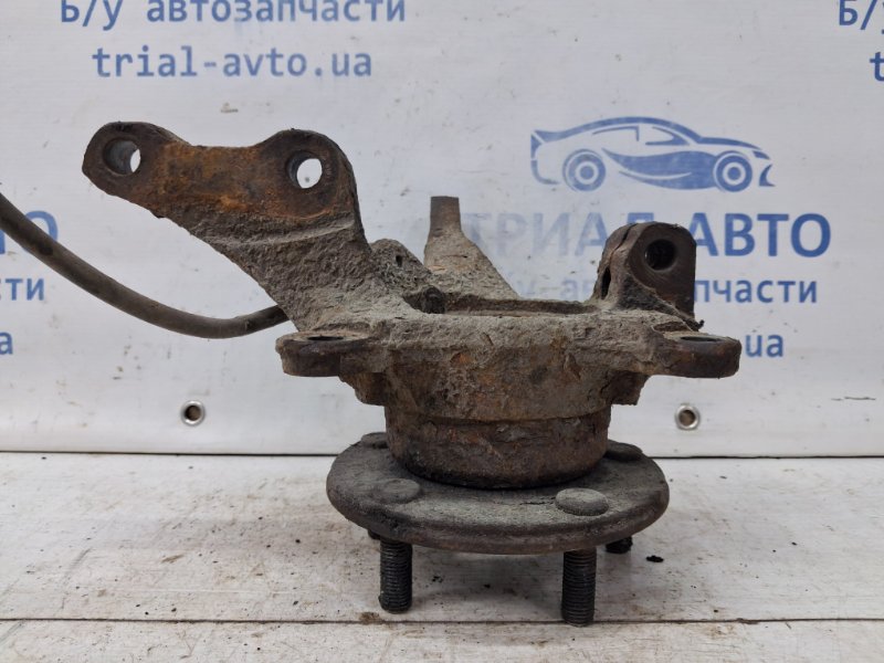 Кулак поворотный правый со ступицей Outlander 2003-2006 CU 2.4 бензин 4G69 Кулак поворотный правый со ступицей Outlander 2003-2006 CU 2.4 бензин 4G69