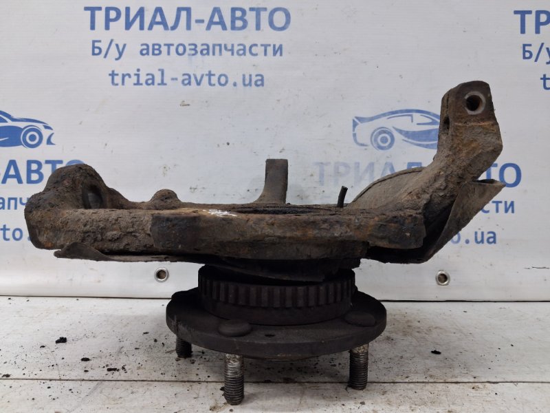 Кулак поворотный левый со ступицей Sorento 2002-2011 BL 2.5 diesel D4CB