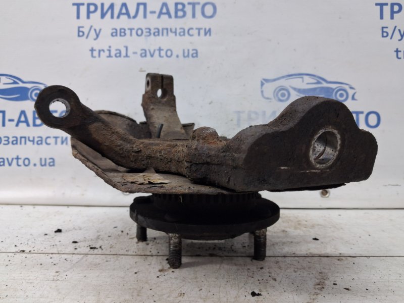 Кулак поворотный левый со ступицей Kia Sorento BL 2.5 diesel D4CB